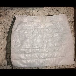 Insulated ski and snow skirt